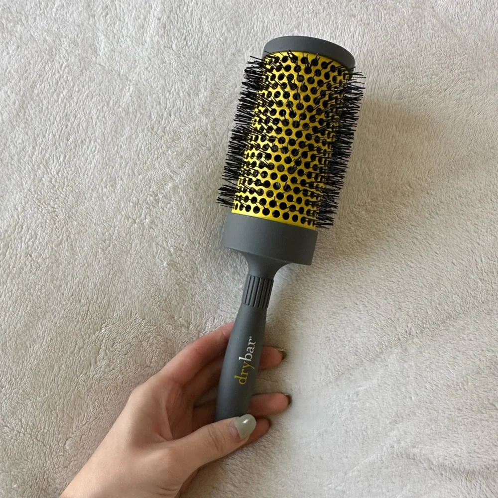 Drybar round brush
